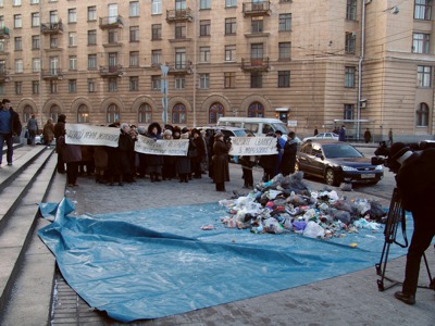 Акция протеста жителей и бизнесменов поселка имени Морозова около здания администрации Ленинградской области. Мы не полностью организовали эту акция, а лишь курировали.